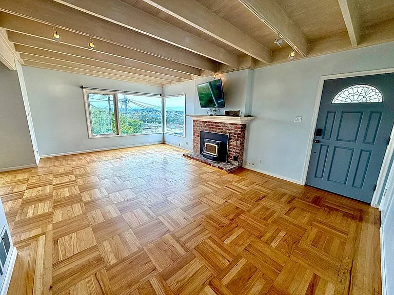 68 Crestline Ave — Photo 4