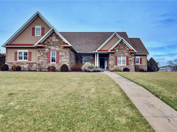 4448 Hillview Dr NW, Strasburg, OH 44680