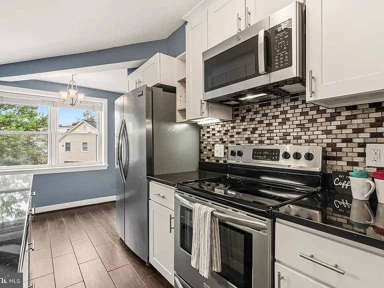 7034 Strathmore St #306 — Photo 8