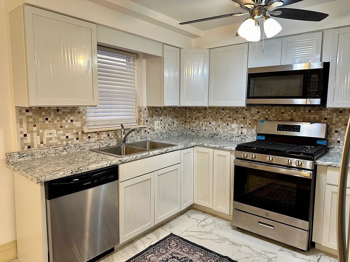 Building Photo - 8518 W Rascher Ave #2