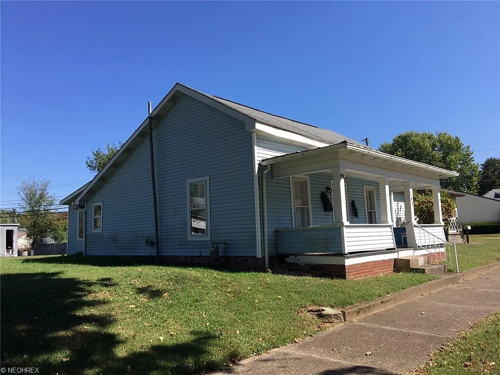703 Ashton St photo 1