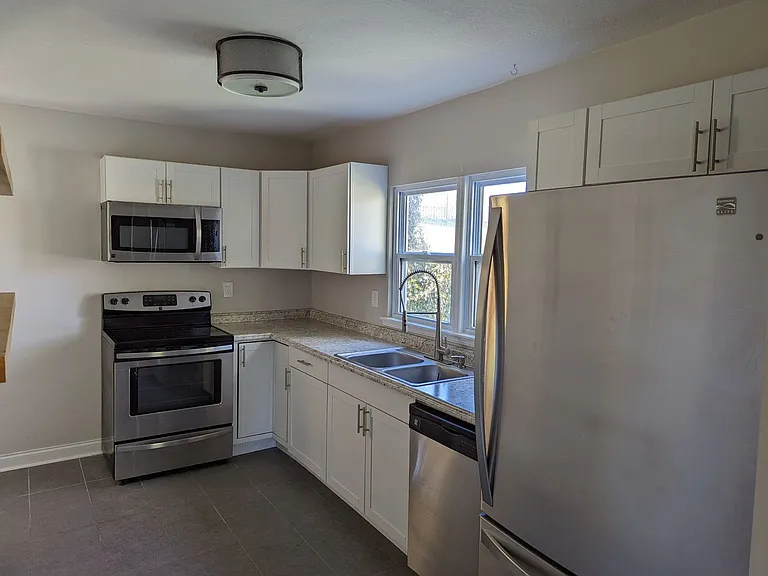 172 Lynda Cir — Photo 4