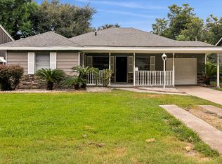 3217 North Dr, Groves, TX 77619