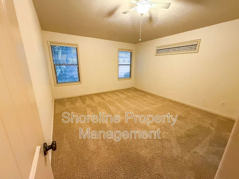 2328 E Satterfield St — Photo 23