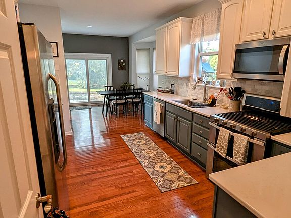5th image of 3758 Shallow Creek Dr