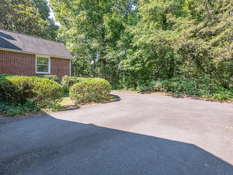 4001 Churchill Rd — Photo 46