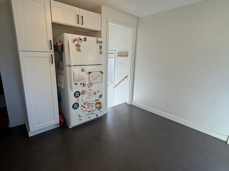 201 Siegfried Dr — Photo 2