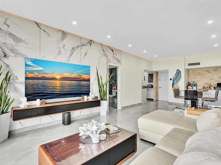 3731 N Country Club Dr #Penthouse 24 — Photo 8