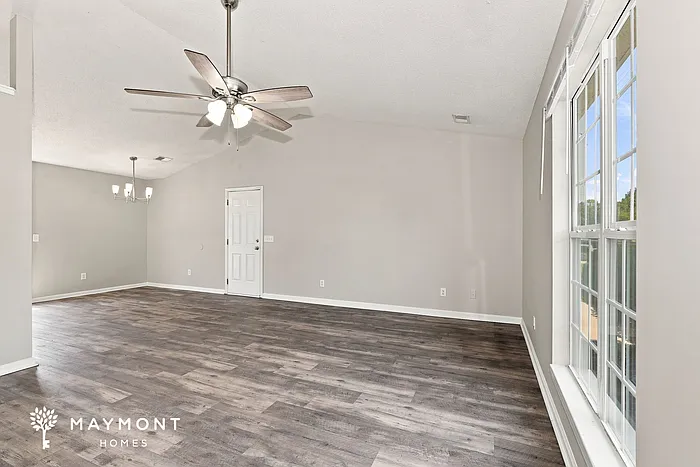3 bed, 2.0 bath, 1274 sqft, $1,645 — Photo 3