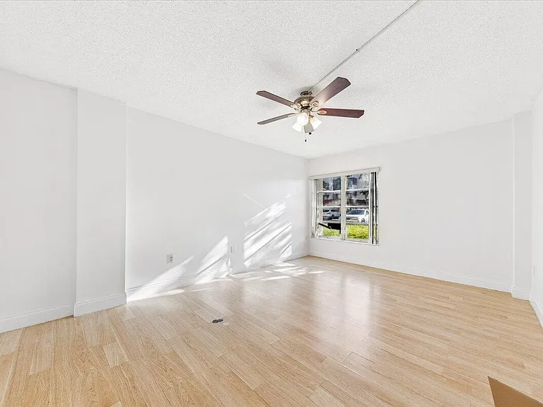 4156 Inverrary Dr — Photo 10