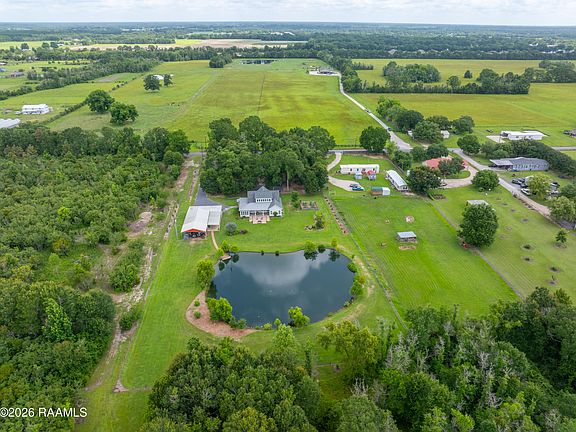 3rd image of 1566 Savoie Rd