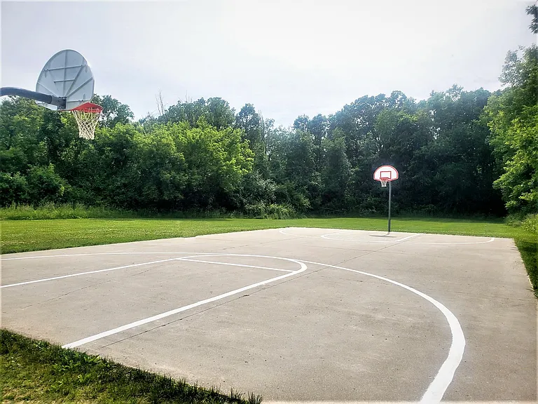 Grand Blanc Crossing — Photo 13