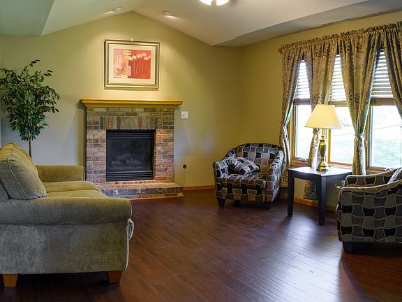 Family room & gas fireplace
