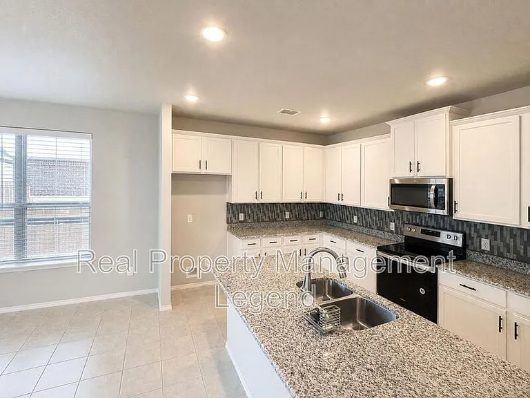 5601 Portola Ln — Photo 13