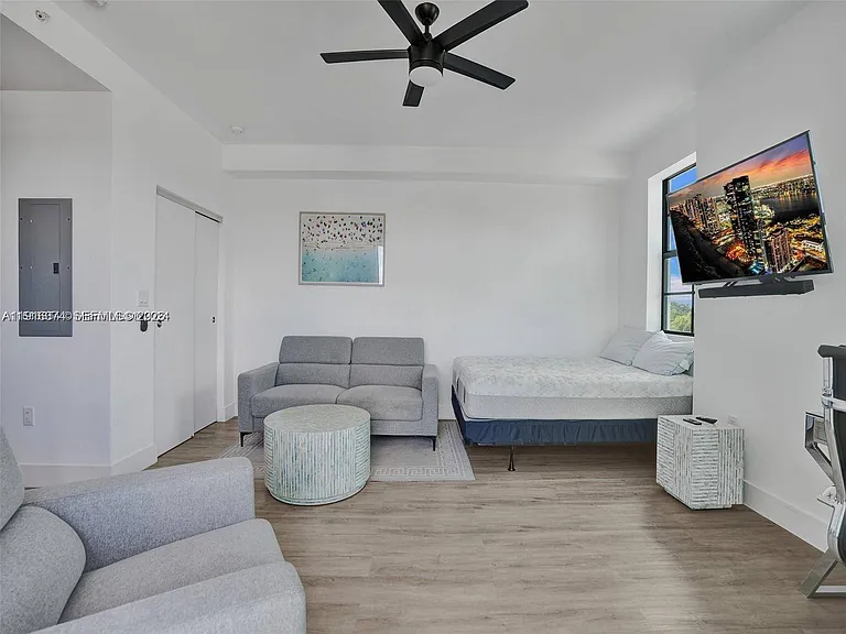 4100 SW 64th Ave — Photo 13