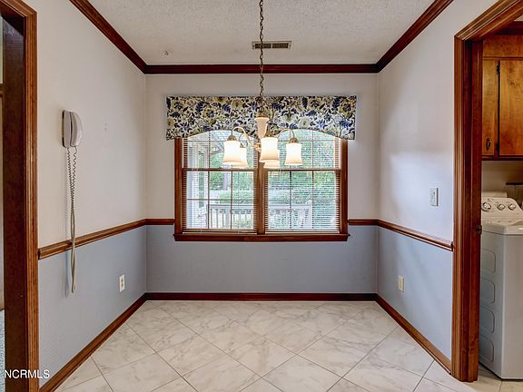 3rd image of 3416 Hampshire Dr