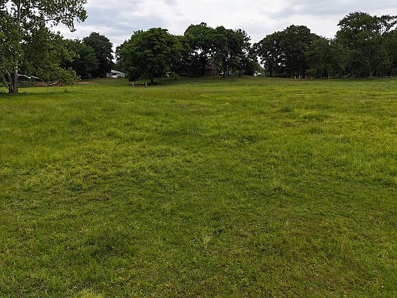 3rd image of 500 Duff Rd