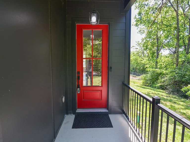 411 McAdoo Ave — Photo 2