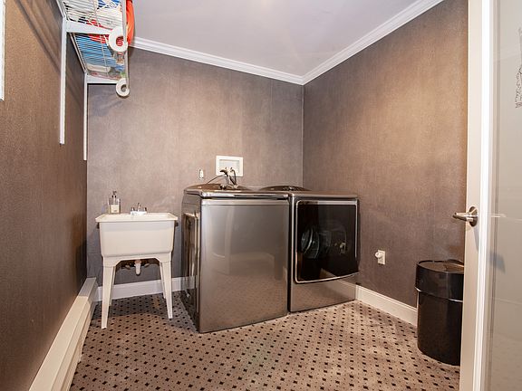 5th image of 8 Barrington Pl