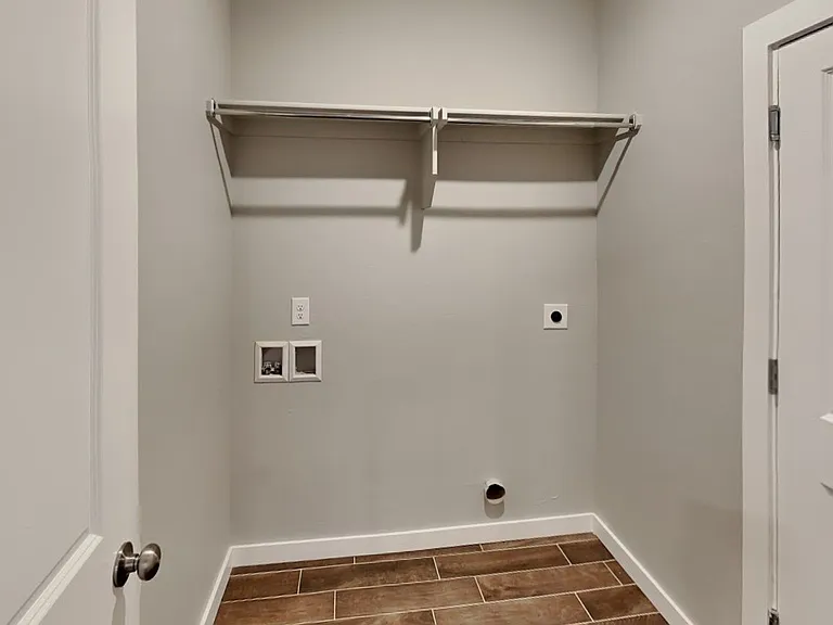 12432 Armstrong Dr — Photo 18