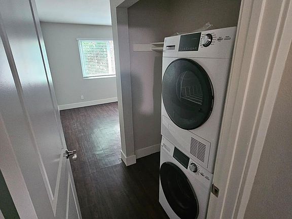 2nd image of 525 28th St #4