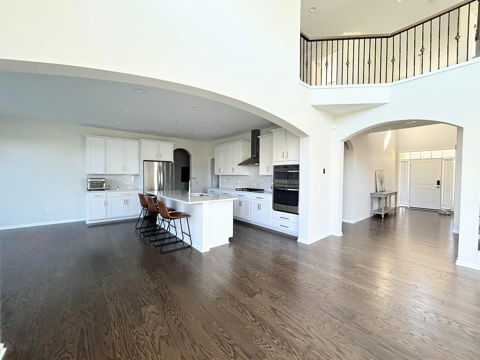 4 bed, 2.5 bath, 3264 sqft, $3,995 — Photo 3