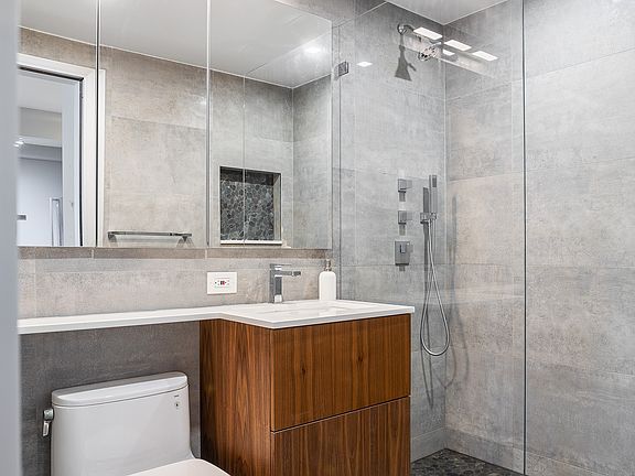 4th image of 100 W 39th St APT 38C