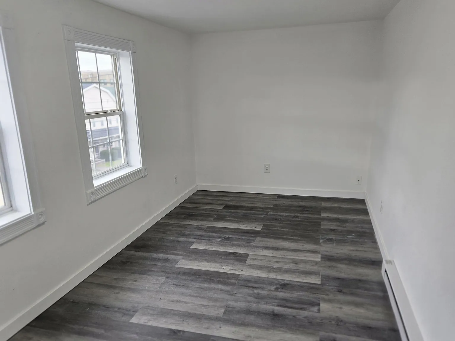 3 bed, 1.0 bath, 1200 sqft, $1,200 — Photo 4