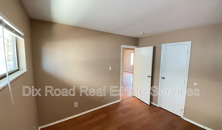 5 N Sutphin — Photo 10