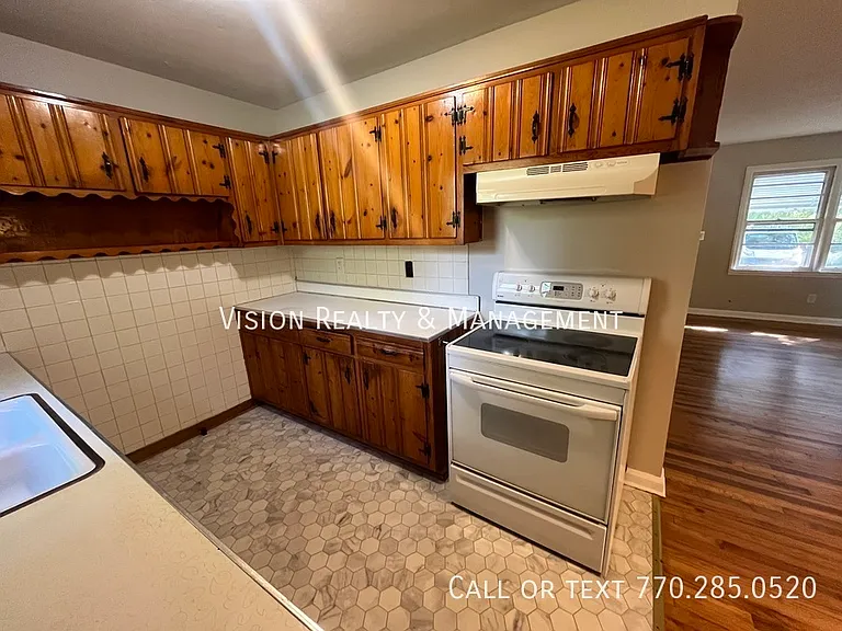 1148 Center St SW — Photo 9