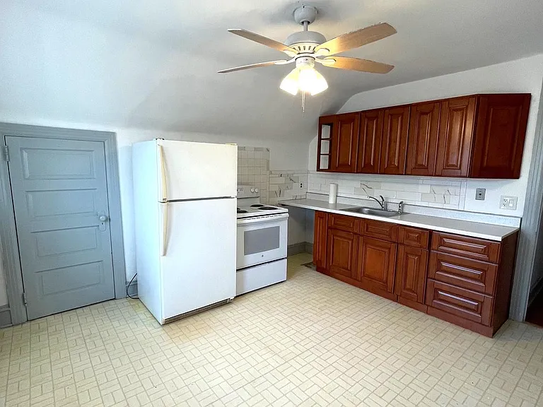 215 S Easton Rd #3 — Photo 3