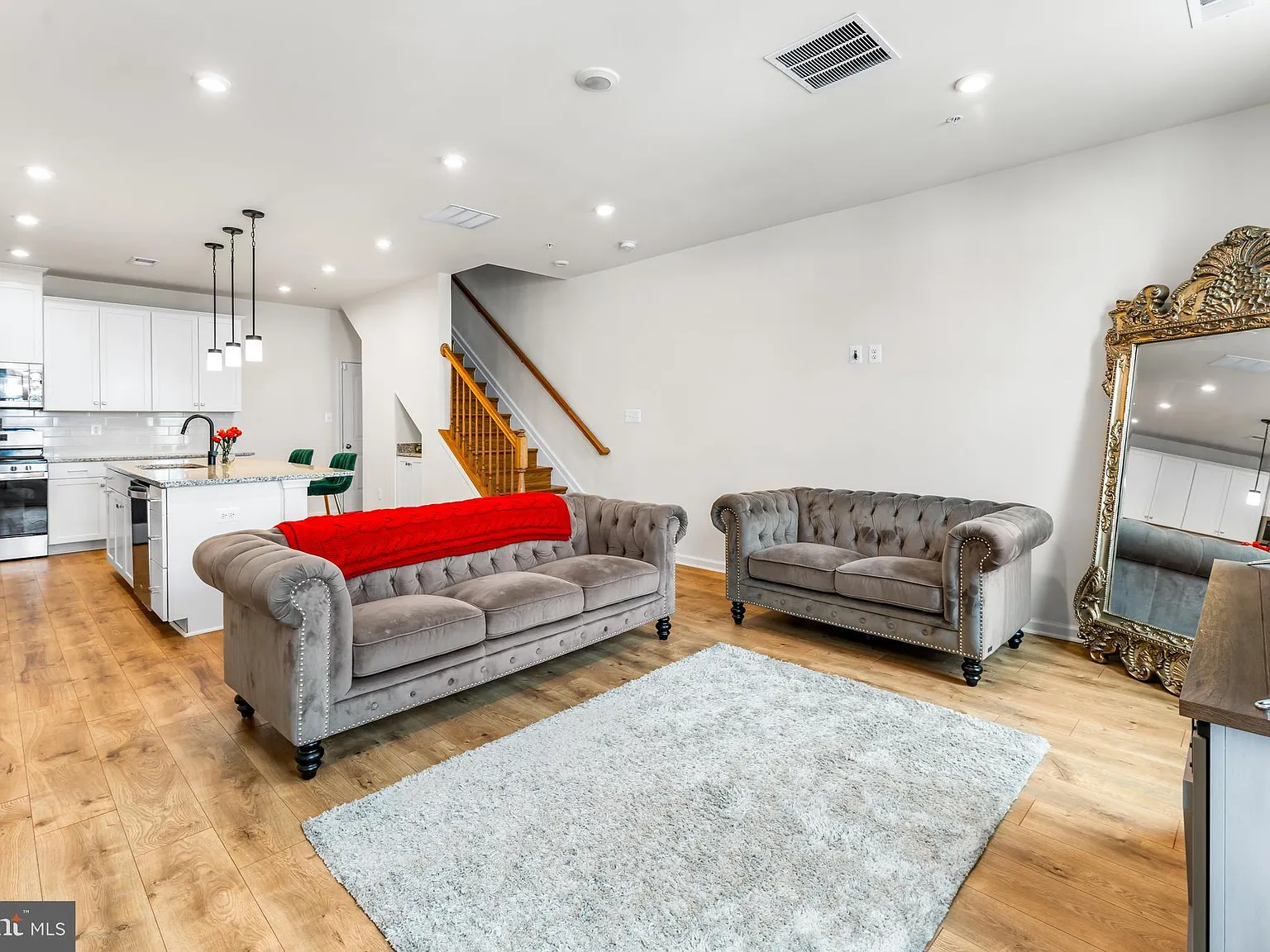 2 bed, 2.5 bath, 1703 sqft, $3,100 — Photo 4