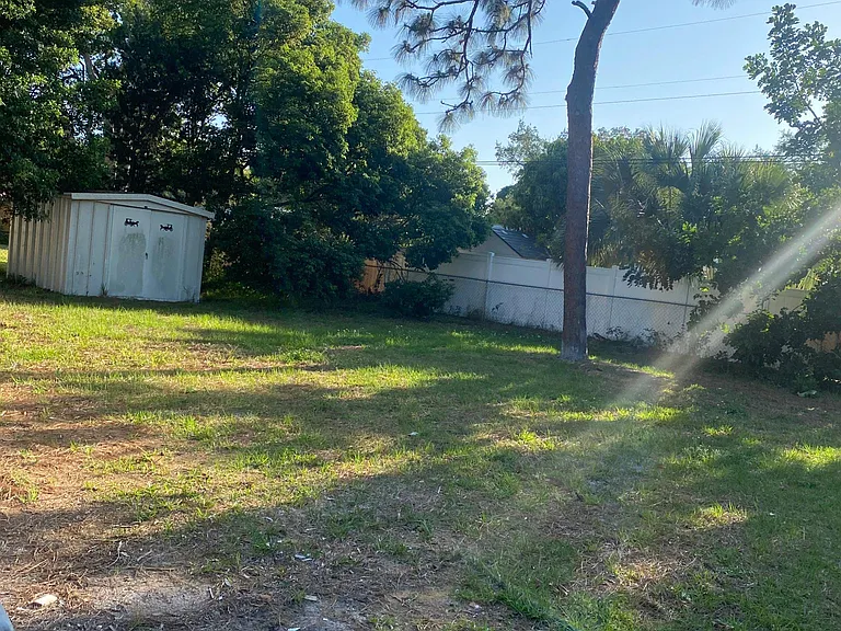 11552 Oval Dr E — Photo 22