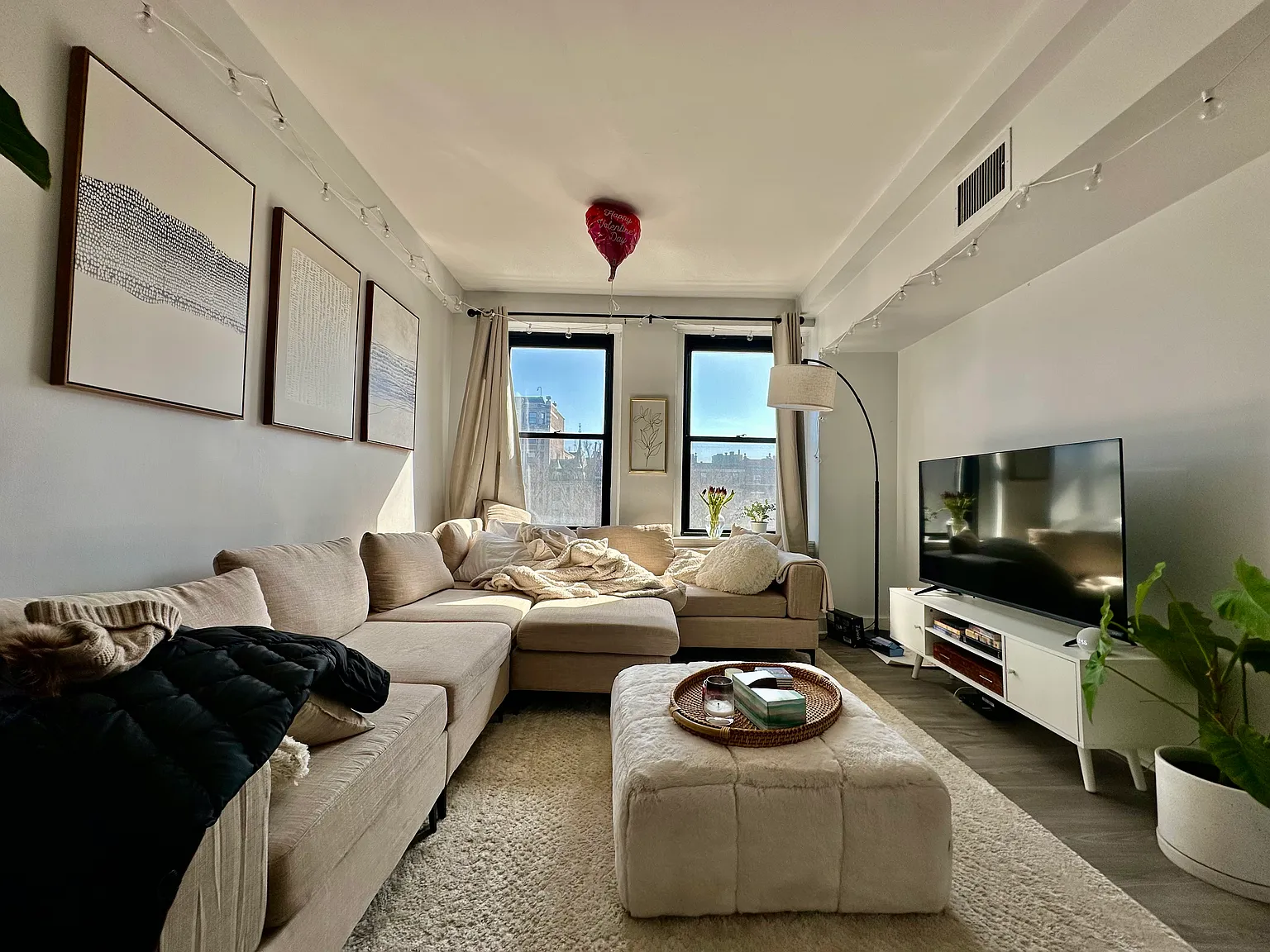2 bed, 950 sqft, $4,000 — Photo 2