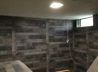905 W Farnum Ave, Madison Heights, MI 48071