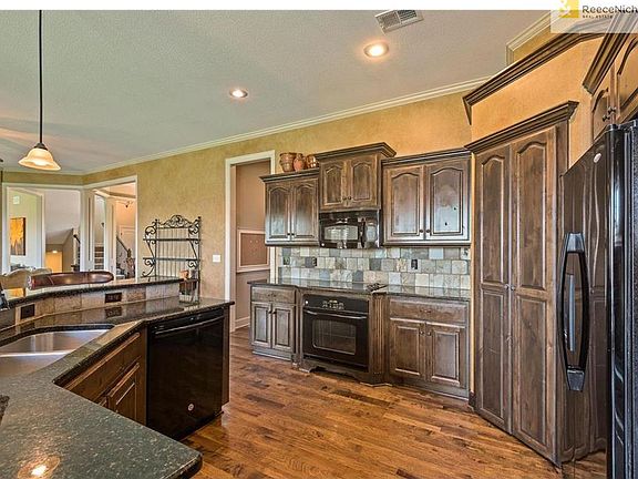 3rd image of 9409 W 158th St