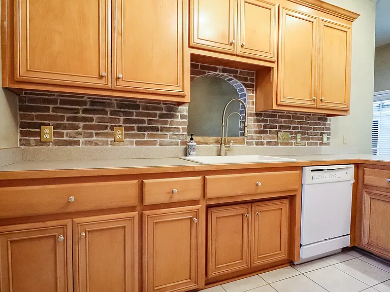 3829 Edinburg Cir — Photo 11