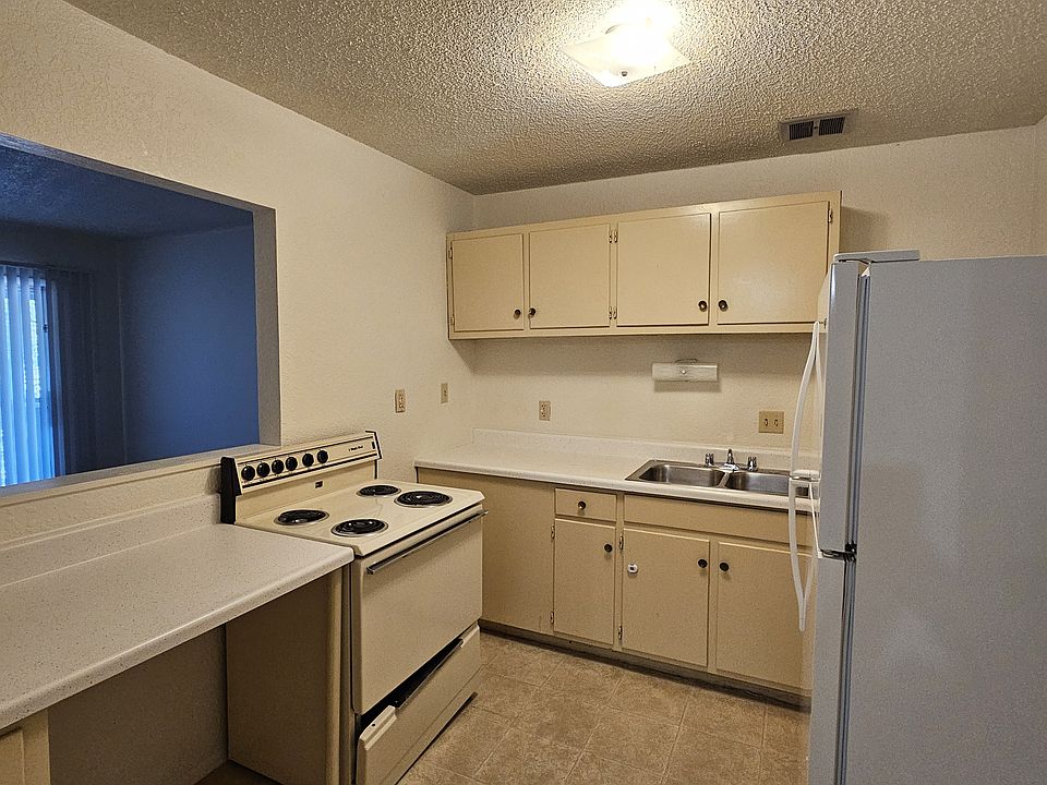 1st image of 1508 Oxford Pl #8
