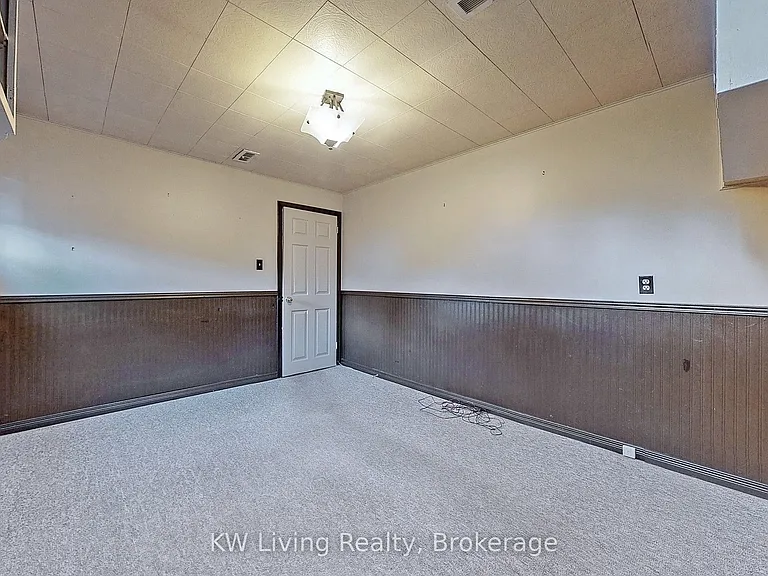 591 4th Line — Photo 37