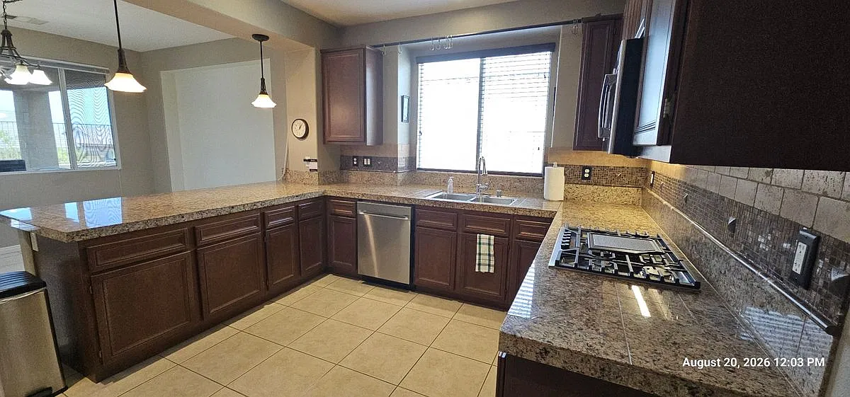3 bed, 2.5 bath, 2022 sqft, $2,900 — Photo 4