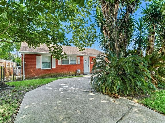 3rd image of 105 Carmen Dr