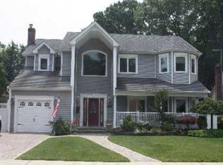1848 Gardenia Ave, Merrick, NY 11566