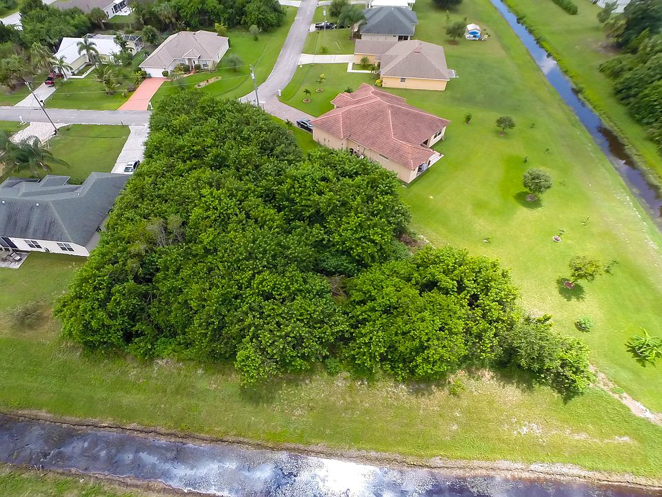 1st image of 589 SW Feldman Ave