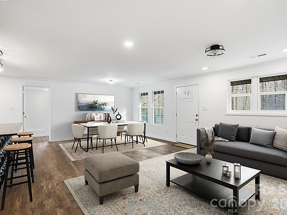 3rd image of 704 W Border St
