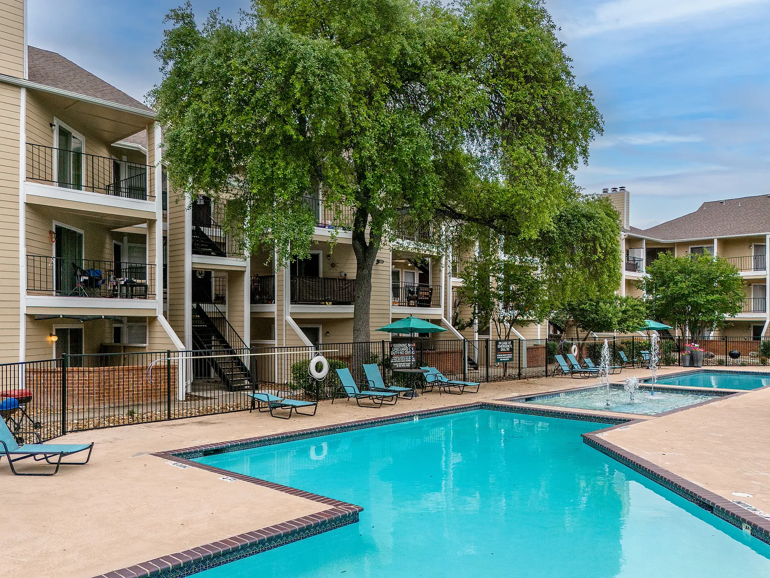 Doral Club Apartments — Photo 4