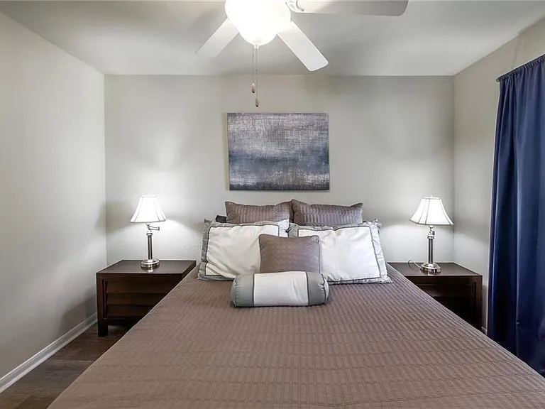 7685 Northcross Dr #125 — Photo 11
