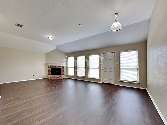 4th image of 1112 Manhassett Ct