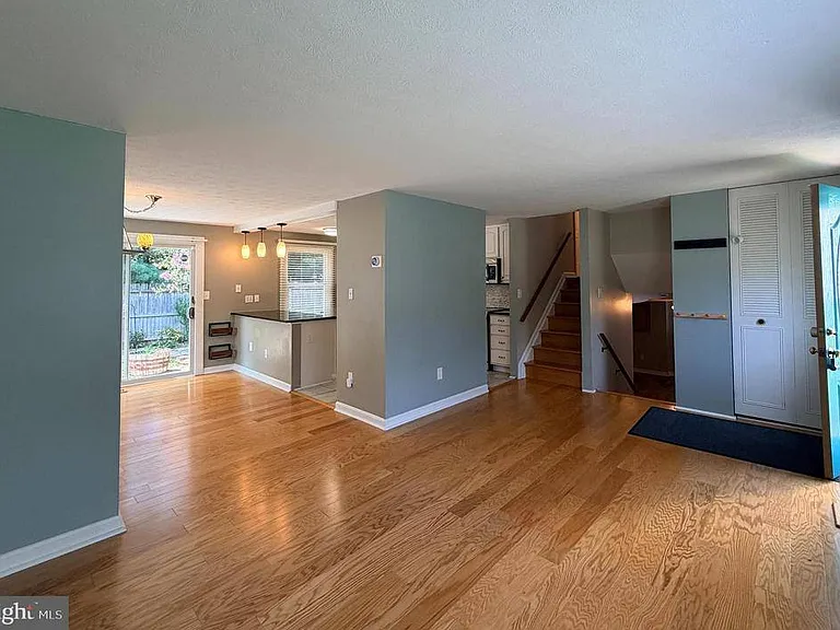 1458 Ashwood Ct — Photo 3