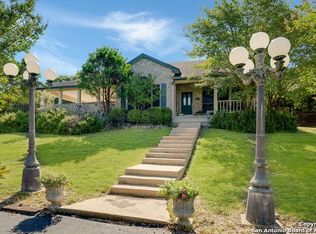 611 N Pleasant Valley Dr, Boerne, TX 78006