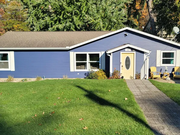 11 S Franklin St, New Buffalo, MI 49117
